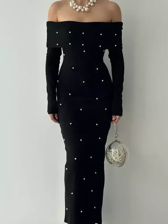 Robe longue moulante noire à épaules dénudées et fente au dos ornée de perles élégantes - Tenue de soirée printemps 2026