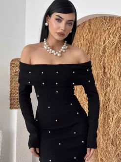 Robe longue moulante noire à épaules dénudées et fente au dos ornée de perles élégantes - Tenue de soirée printemps 2026