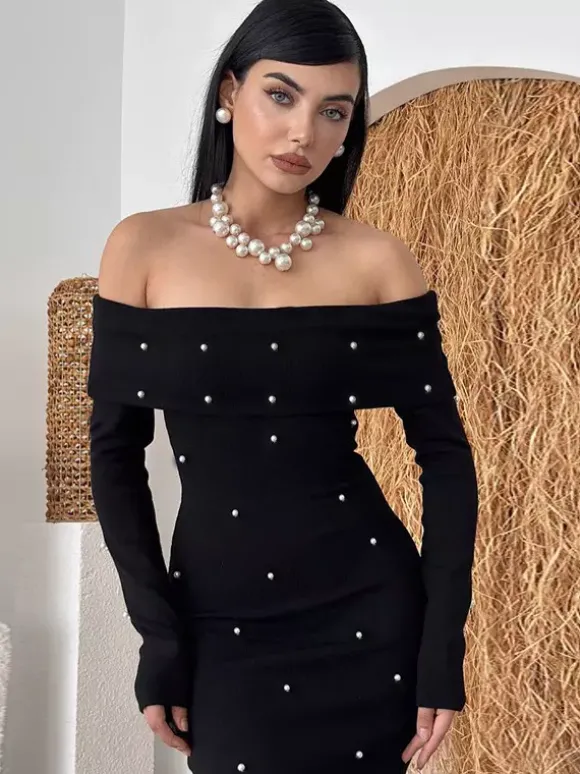 Robe longue moulante noire à épaules dénudées et fente au dos ornée de perles élégantes - Tenue de soirée printemps 2026
