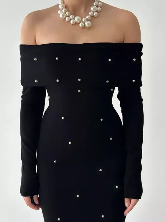Robe longue moulante noire à épaules dénudées et fente au dos ornée de perles élégantes - Tenue de soirée printemps 2026