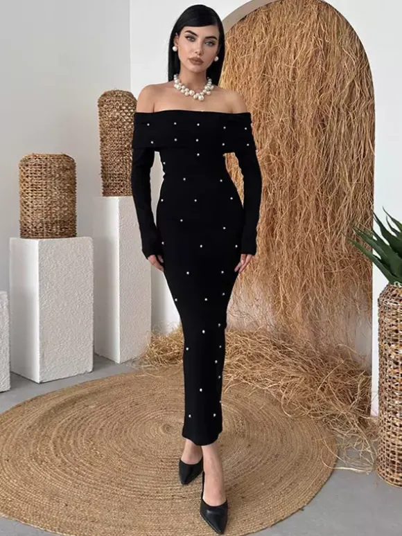 Robe longue moulante noire à épaules dénudées et fente au dos ornée de perles élégantes - Tenue de soirée printemps 2026