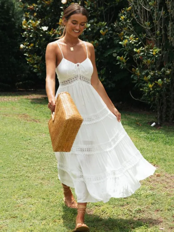 Robe longue nuisette en dentelle ajourée pour femme - Robe d'été bohème blanche à fines bretelles et volants - Collection été 2026