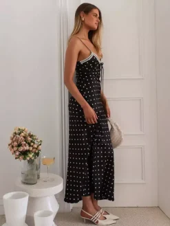 Robe longue à pois et bretelles fines style chic français avec bordure en dentelle et n艙ud sur le devant - Idéale pour un pique-nique d'été 2026