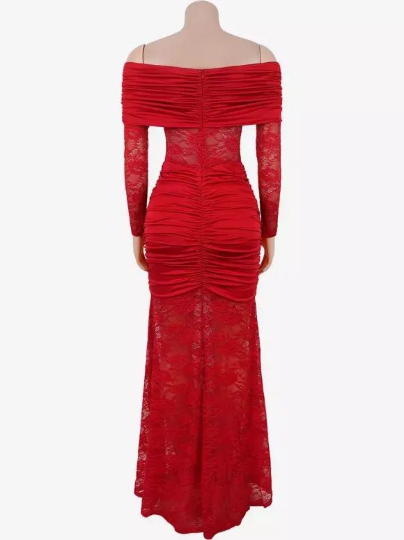 Robe longue sirène moulante en dentelle à épaules dénudées et empiècements transparents coupe ajustée collection 2026