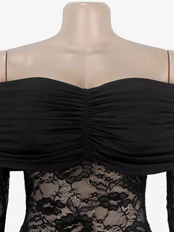 Robe longue sirène moulante en dentelle à épaules dénudées et empiècements transparents coupe ajustée collection 2026