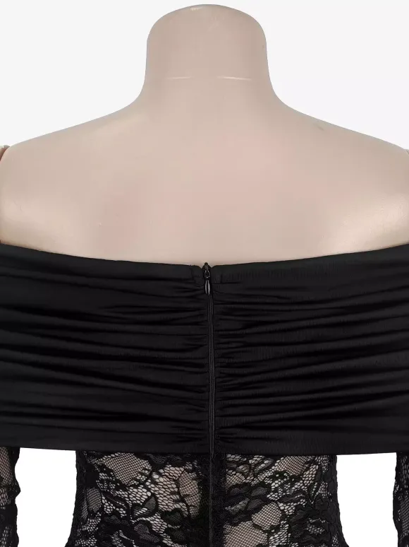 Robe longue sirène moulante en dentelle à épaules dénudées et empiècements transparents coupe ajustée collection 2026