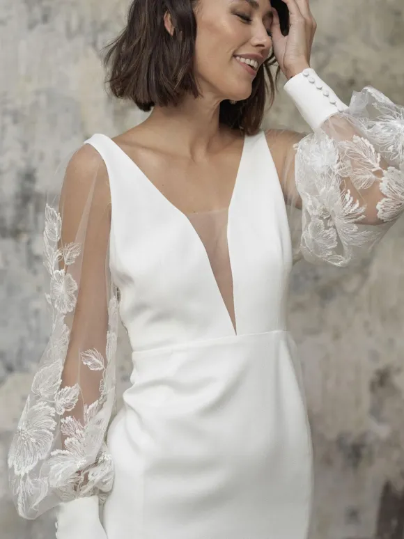 Robe mariée courte blanche en satin col V plongeant manche longue transparent décolleté jupe au dessus de genou Robe de mariage
