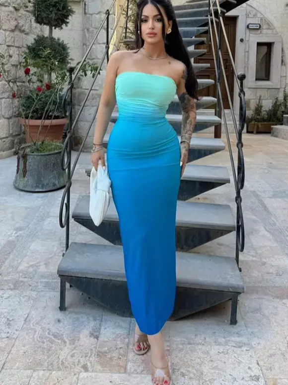 Robe maxi bustier violette ombrée élégante et amincissante parfaite pour les soirées en boîte.