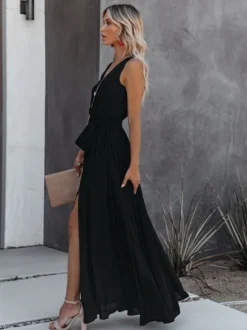 Robe maxi minimaliste pour femme - Robe bohème noire sans manches à col en V fendue sur le côté et ceinturée - Idéale pour une soirée d'été à la plage (2026)