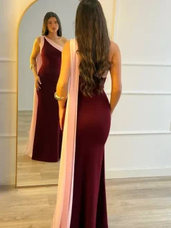 Robe maxi noire chic sans manches à une épaule pour femme idéale au quotidien.