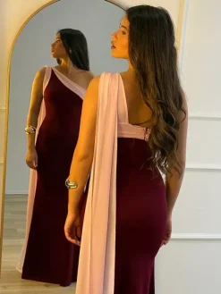 Robe maxi noire chic sans manches à une épaule pour femme idéale au quotidien.
