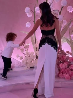 Robe maxi sans manches à col halter empiècements en dentelle et couleurs contrastées pour femme 2026