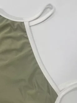 Robe maxi verte sexy à col rond et dos nu sans manches et taille haute pour femme.