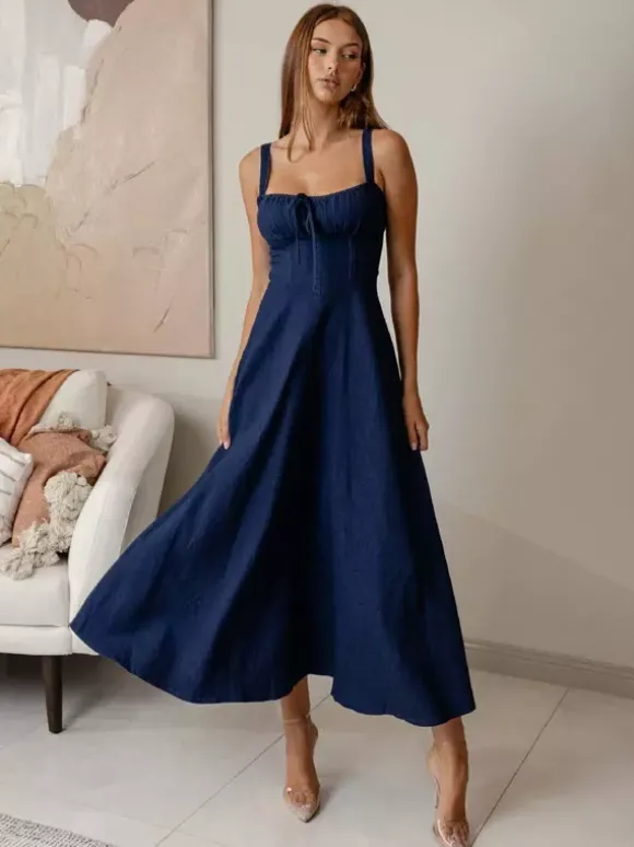 Robe midi bleu marine à bretelles spaghetti et col carré pour femme élégance classique