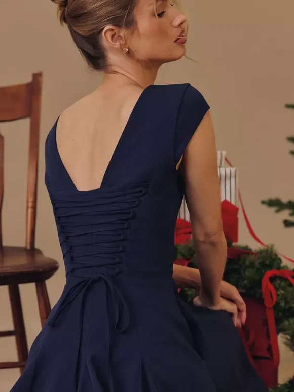 Robe midi élégante à col carré et coupe trapèze pour femme - Robe d'été vintage sans manches cintrée et évasée - Idéale pour les invités aux mariages d'été et les cocktails (collection 2026)