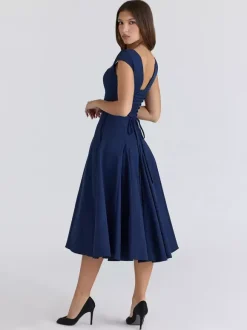 Robe midi élégante à col carré et coupe trapèze pour femme - Robe d'été vintage sans manches cintrée et évasée - Idéale pour les invités aux mariages d'été et les cocktails (collection 2026)