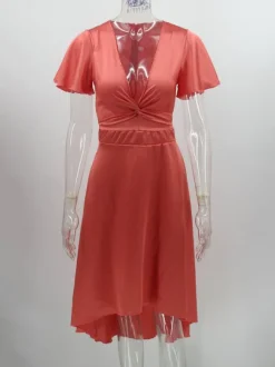 Robe midi à manches courtes col en V coupe asymétrique nouée