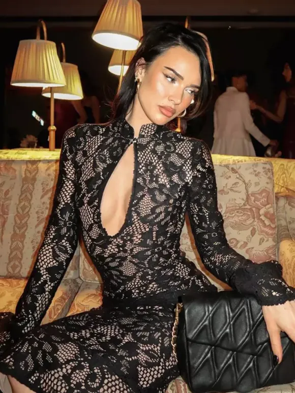 Robe midi moulante en dentelle pour femme - Robe fourreau noire vintage à manches cloche et fente au dos - Idéale pour un cocktail de printemps 2026