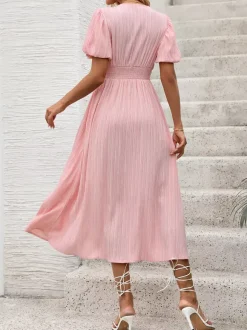 Robe midi rose pastel pour femme - Manches bouffantes buste froncé boutonnage sur le devant taille haute évasée - Été 2026