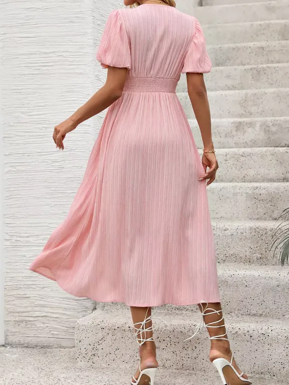 Robe midi rose pastel pour femme - Manches bouffantes buste froncé boutonnage sur le devant taille haute évasée - Été 2026