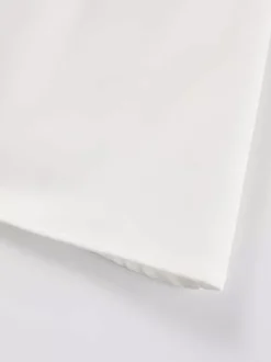 Robe mini blanche sans manches coupe trapèze évasée collection femme 2026
