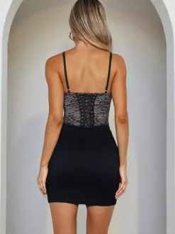 Robe mini corset en dentelle noire pour femme - Robe moulante sexy dos nu à lacets - Tenue de soirée estivale élégante et tendance 2026