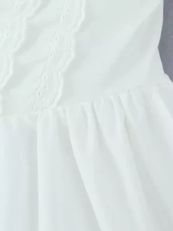 Robe mini-corset jaune beurre sans manches avec bordure en dentelle et dos lacé 2026