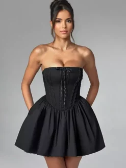 Robe mini-corset jaune beurre sans manches avec bordure en dentelle et dos lacé 2026