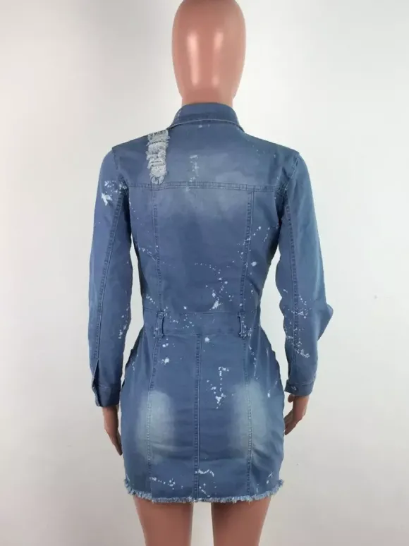 Robe mini en jean délavé pour femme - Robe moulante en jean bleu moyen à ourlet déchiré et imprimé éclaboussures de peinture - Idéale pour une soirée printanière 2026