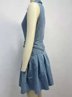 Robe mini en jean sans manches pour femme - Robe patineuse en jean plissée ceinturée et boutonnée style années 2000 - Idéale pour un pique-nique décontracté l'été 2026