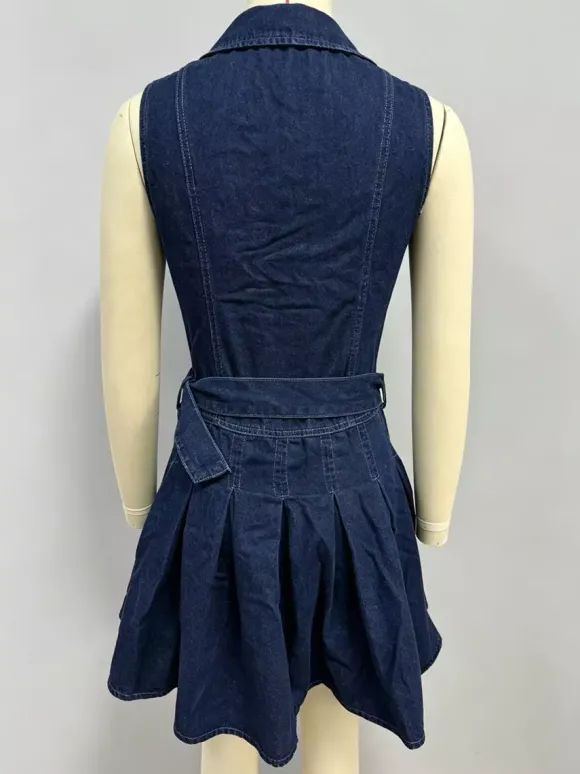 Robe mini en jean sans manches pour femme - Robe patineuse en jean plissée ceinturée et boutonnée style années 2000 - Idéale pour un pique-nique décontracté l'été 2026