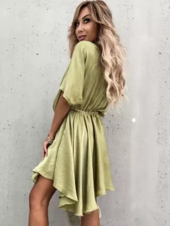 Robe mini en satin pour femme - Robe patineuse bohème portefeuille à manches courtes et col en V - Idéale pour les fêtes d'été à la plage 2026