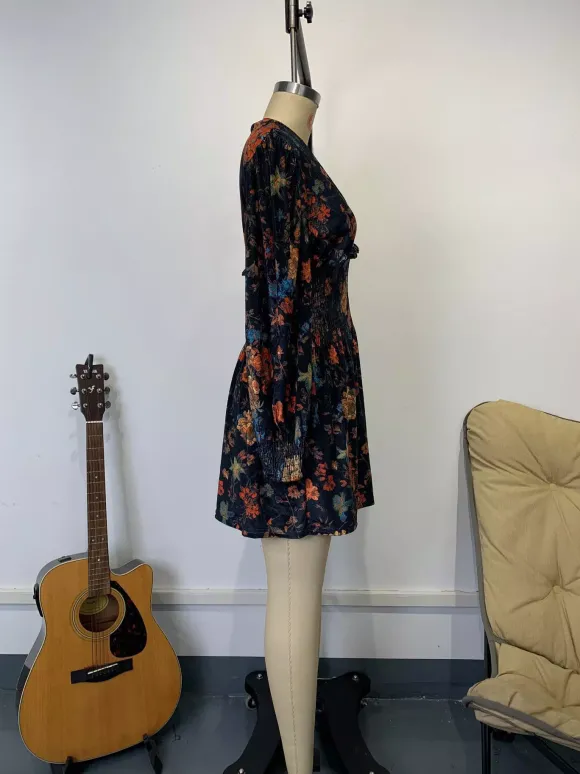 Robe mini vintage à imprimé floral taille smockée col en V et manches longues pour femme 2026