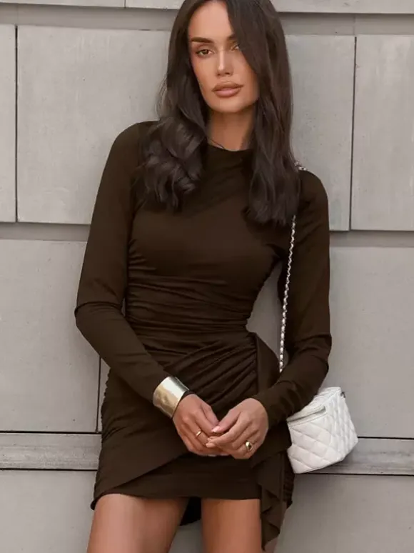 Robe moulante chic couleur café pour femme - Coupe mini à manches longues et fronces sexy - Tenue minimaliste pour le printemps 2026