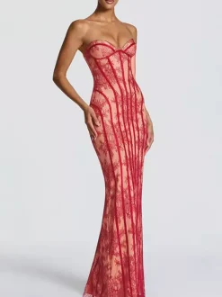 Robe moulante maxi en dentelle sans manches dos nu et bustier couleur bordeaux sexy idéale pour une soirée en amoureux.