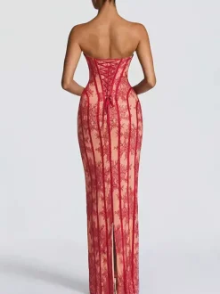 Robe moulante maxi en dentelle sans manches dos nu et bustier couleur bordeaux sexy idéale pour une soirée en amoureux.