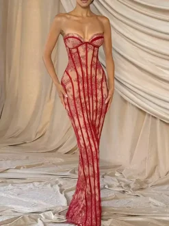 Robe moulante maxi en dentelle sans manches dos nu et bustier couleur bordeaux sexy idéale pour une soirée en amoureux.