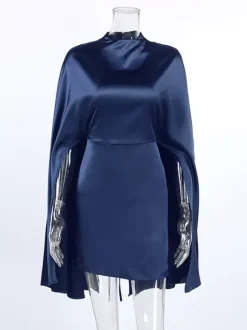 Robe moulante mini à manches cape en satin et col montant pour femme 2026