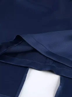 Robe moulante mini à manches cape en satin et col montant pour femme 2026