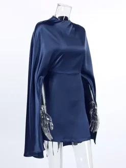 Robe moulante mini à manches cape en satin et col montant pour femme 2026