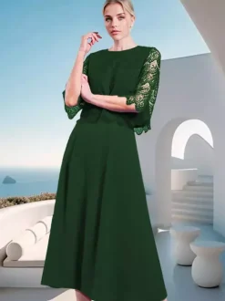 Robe mère de la mariée à col bijou et manches mi-longues en dentelle