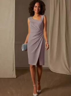 Robe mère de la mariée décolleté sans manches coupe trapèze plissée pour les invités de mariage