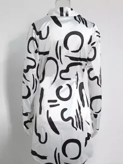 Robe noire élégante à manches longues et coupe asymétrique idéale pour tous les jours.