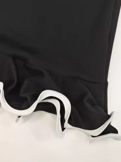 Robe noire sexy mini sans manches à col rond pour une soirée en amoureux