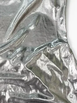 Robe nuisette argentée à col bénitier métallisé pour femme - Robe asymétrique sexy argentée à dos découpé et fente midi - Soirée en boîte de nuit d'été 2026