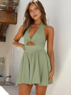 Robe patineuse mini dos nu à bretelles pour femme - Décolleté plongeant sur le devant dos nu et jupe-short fluide - Vacances d'été à la plage 2026
