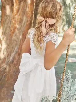 Robes de demoiselle d'honneur blanches en polyester blanc à manches courtes et col bijou