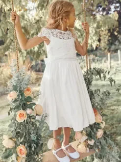 Robes de demoiselle d'honneur blanches en polyester blanc à manches courtes et col bijou