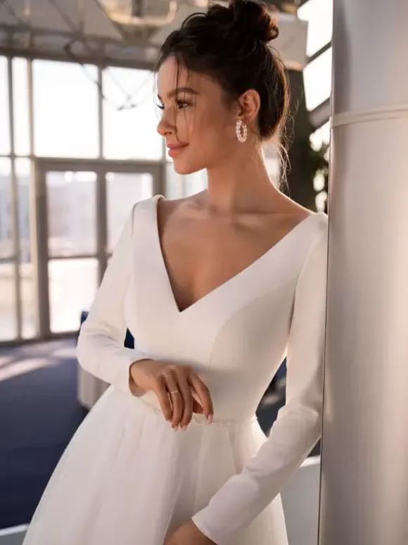 Robes de mariée courtes 2026 col en V manches longues A-ligne thé longueur robes de mariée personnalisation gratuite