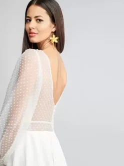 Robes de mariée courtes col en V court manches longues tulle court robe de mariée courte